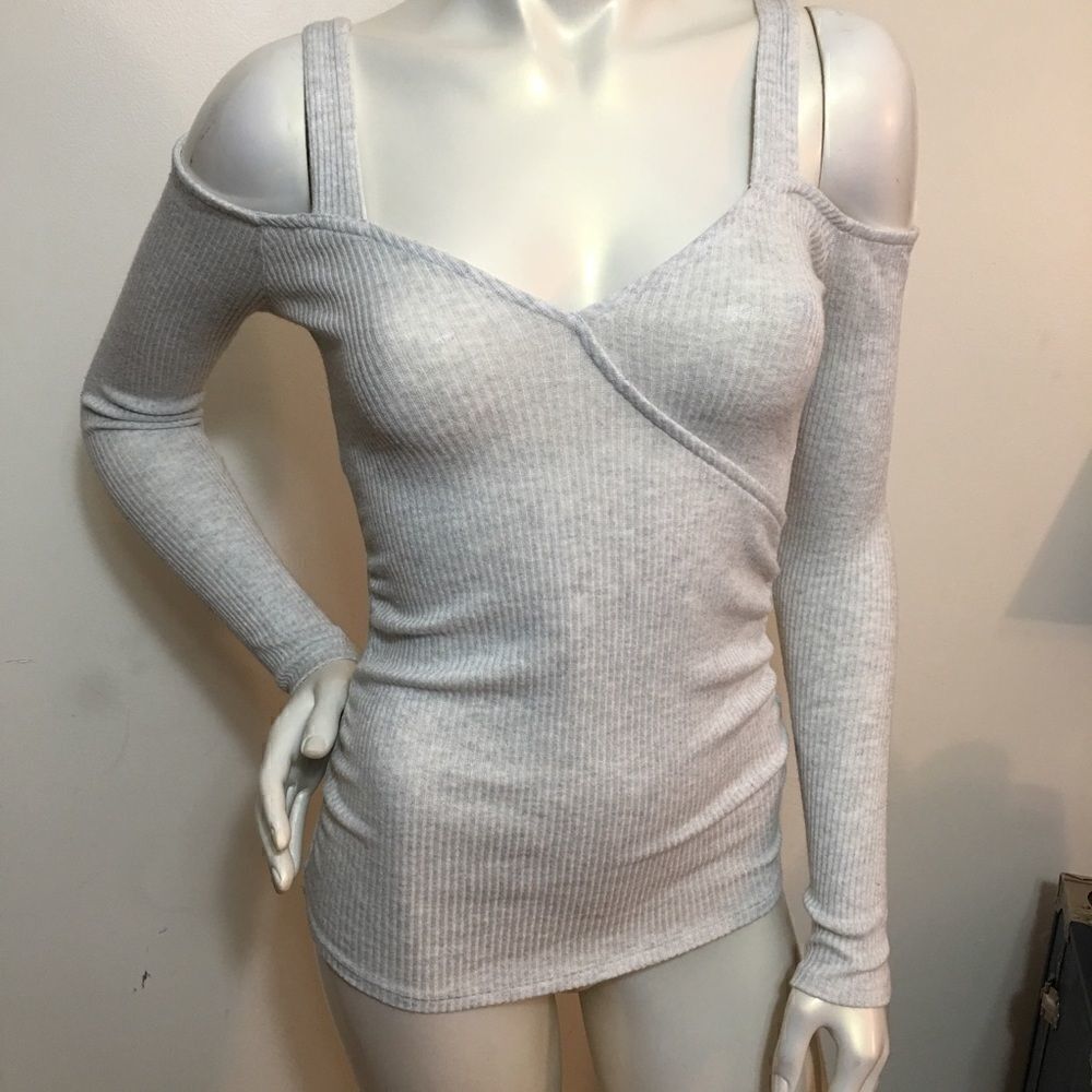 Express ribbed cold shoulder long sleeve